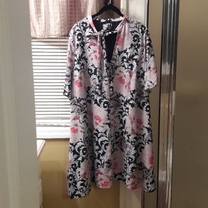 ⛔⛔Price reduction / Baroque print swing dress.